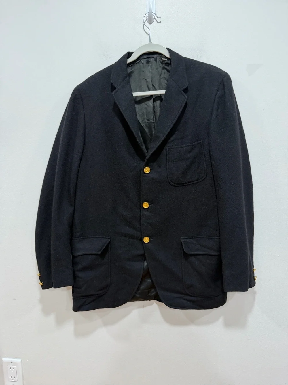 Saks Fifth Avenue 100% Cashmere Navy Blazer Sport Coat Gold Crest Buttons 41L
